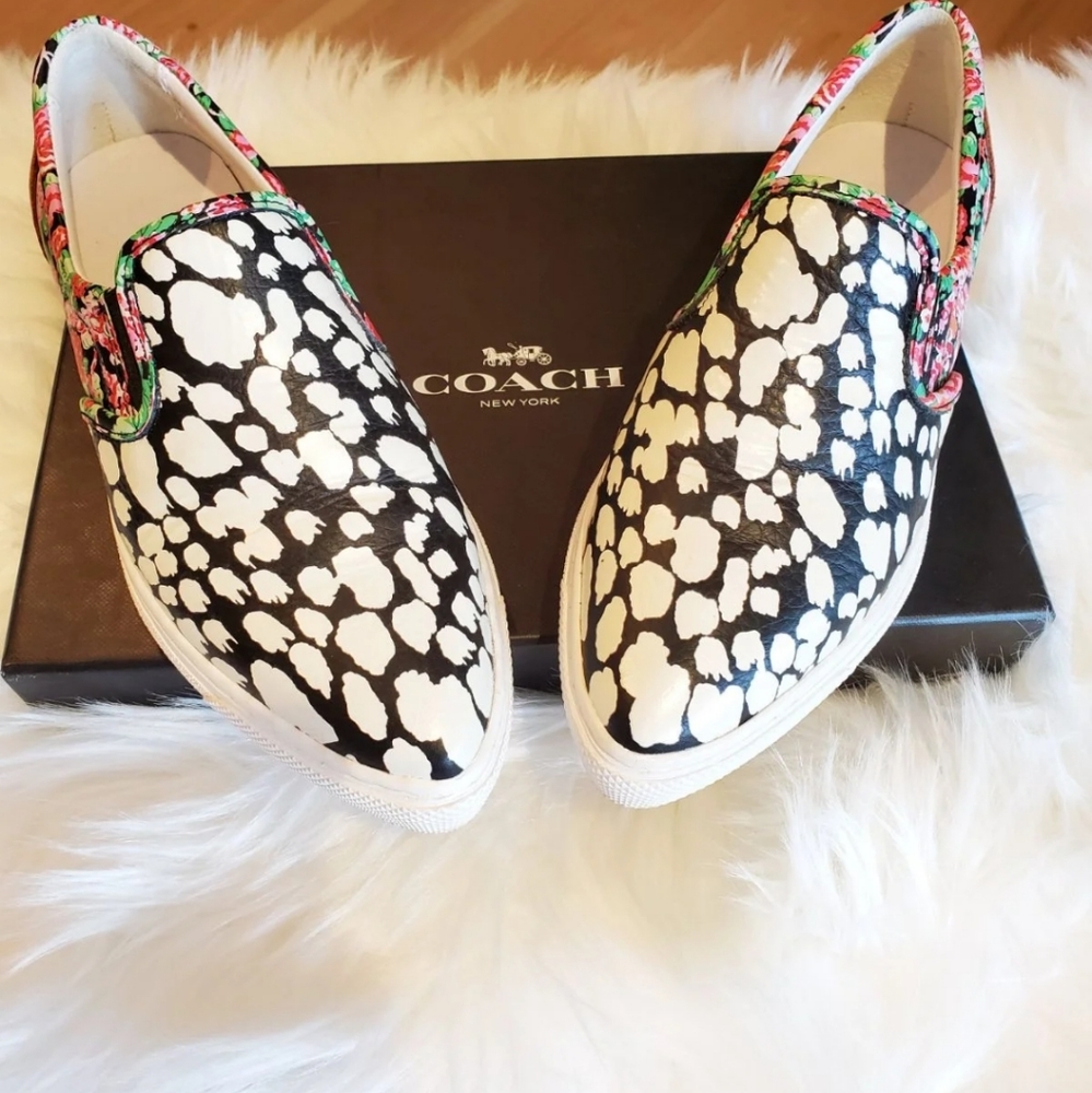 ♥ Coach Leather slip on Loafers size 6